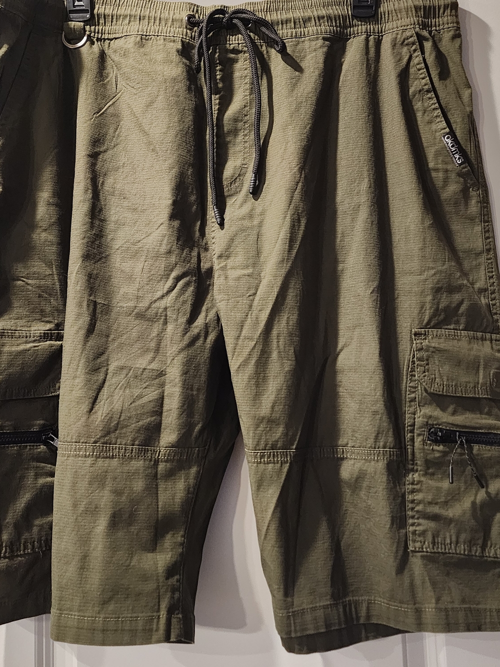 Akademiks Olive Green Men's Cargo Pants Size 3XL. Item 0423262MS